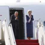 国王陛下と王太后、中国への定期医療訪問に出発