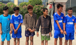 プノンペンの若者ギャングを公衆に晒す