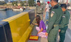 カンポット橋に「落書き」した外国人を逮捕、そして彼女の汚点を回復させる