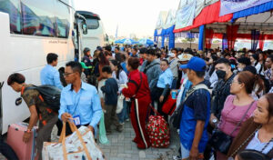 クメール正月を前に人々の帰省が始まる