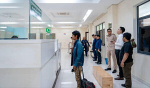 労働職業訓練省、クメール正月 タイから帰省のカンボジア人出稼ぎ者を支援するチーム国境検問所派遣