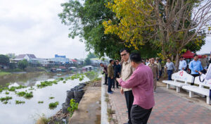 チア外相、カンボジア・ベトナム国境沿いの河川堤防建設を視察