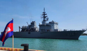 日本の自衛隊艦船がリアム海軍基地に初寄港