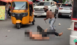 プノンペンの刺傷事件でナイフを持った男が逮捕される