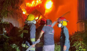 プノンペンのガラス工場で火災