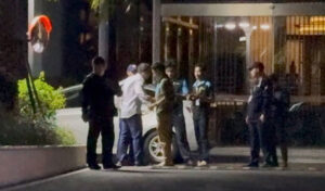 中国人男をタクシー運転手を殴打し携帯電話の強奪で逮捕