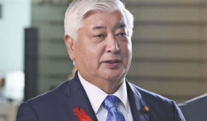 日本の自衛艦艇が中国の資金で改修のリアム海軍基地を訪問に