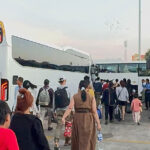 クメール正月期間中、8万人以上の労働者が無料バスを利用