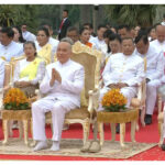 国王陛下　アンコールワットで国の繁栄を祈願する王室祝福式を主宰