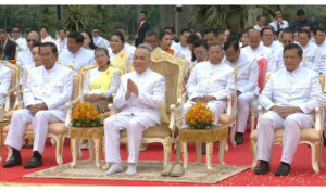 国王陛下 アンコールワットで国の繁栄を祈願する王室祝福式を主宰
