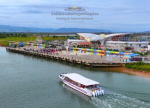 首相、カンポット国際観光港を開港