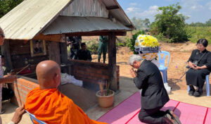 日本大使、UNTAC派遣警察官の殉職者を追悼