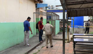 小学校のトイレで少女の遺体を発見 容疑者3人を逮捕