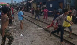 プノンペンの線路付近で集団乱闘　2人負傷