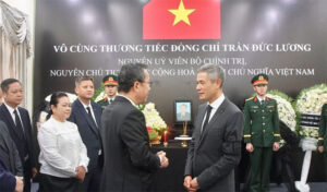 チャン・ドゥック・ルオン元国家主席の追悼式典がベトナム大使館で開催