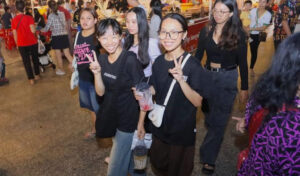 プノンペンのウォークストリート、週末に記録的な混雑