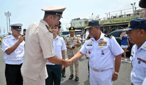 ロシア海軍艦艇がシハヌークブル港への親善訪問を終了