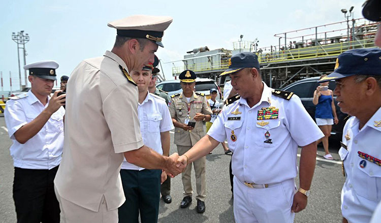 ロシア海軍艦艇がシハヌークブル港への親善訪問を終了