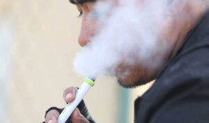 首相、学生の電子タバコ使用増加を警告