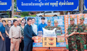 軍隊への寄付が殺到、詐欺に注意の警告