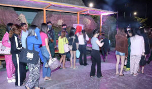 売春組織の摘発、121人が拘束され、うち14人が未成年者