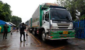 タイとの国境紛争で国境を越えた貿易が停滞