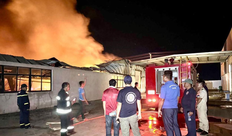 工場火災の被害額は推定1000万ドル