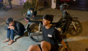 プノンペンの都心部の住宅街で若年ギャングの乱闘