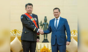 カンボジア首相、日本の陸上自衛隊幕僚長と会見