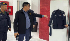 ポイペト　詐欺捜査で28人の中国人逮捕、麻薬や中国警察の制服など押収