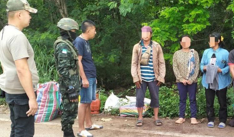 タイ軍、国境を不法越境の疑いでカンボジア人出稼ぎ労働者36人を逮捕