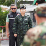 停戦合意後、カンボジアとタイの軍が国境で会談