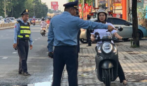 プノンペンで約100人の「逆走ドライバー」が取り締まり対象に