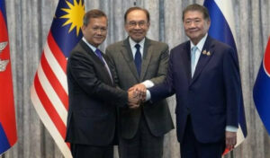 首相特使 カンボジアとタイの停戦合意は予想以上に良い結果だ