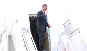 首相、停戦協議のためマレーシアへ