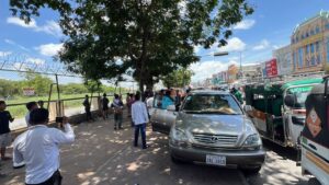 行商人とタクシー運転手の乱闘で5人逮捕