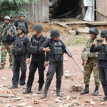 タイ軍、アンセス市場でカンボジア人商人が商品を回収するのを阻止