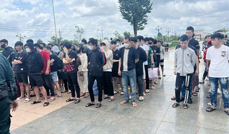 不法滞在・就労のベトナム人85人を国外追放