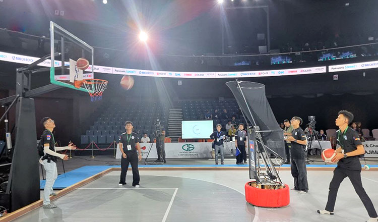 カンボジアの学生がロボコン大会で念願の賞を初受賞