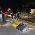 プノンペン　飲酒の中国人運転の車が分離帯激突の自損事故で横転　