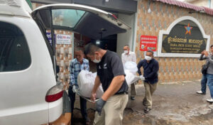 プノンペンのゲストハウスで警察官が首を吊る