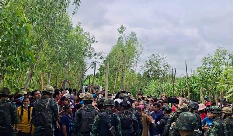 依然、カンボジア側住民とタイ軍の有刺鉄線や警告標識をめぐり小競り合い続く