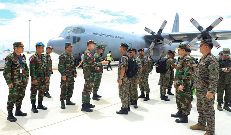 タイとの国境紛争　暫定監視団がカンボジアに到着