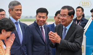 フン・セン上院議長、二国間関係強化のためベトナムを訪問