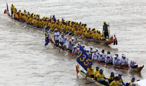 国境紛争でプノンペン水祭りが中止