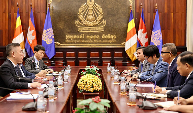 文科省、学校カリキュラムへのAI導入検討、8月末のバカロレアⅡ試験の問題漏洩、その後何らの措置発表なし