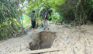バッタンバン州の金鉱山跡の崩落で盗掘の一人が死亡