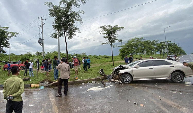 プチュムボンの交通事故で68人が死亡、136人が重傷