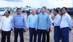 州知事は、テチョ新国際空港を見学市民に対し、秩序維持を呼びかけ