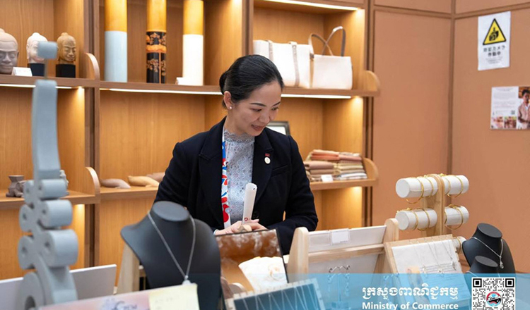 商務大臣　大阪万国博覧会のカンボジア館を訪問